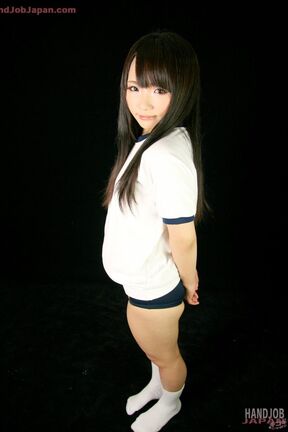 Long haired cutie Mizushima Ai wearing gym class uniform